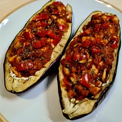 Gefüllte Aubergine mit Hähnchen und Frischkäse