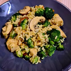 Hähnchen Risotto mit Brokkoli und Champignons
